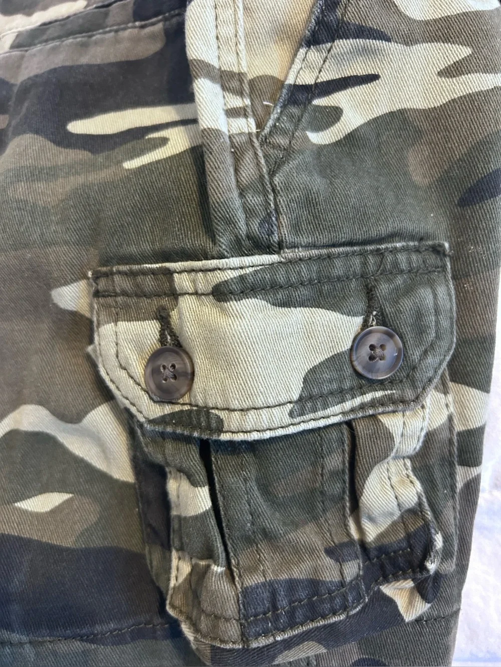 Nike Camo Long Sleeve Tee with Camouflage Cargo Shorts, boys size 4T - Picture 8 of 9